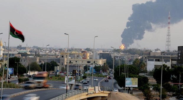 Tripoli, è guerra tra le milizie: sparatorie e carri armati in città