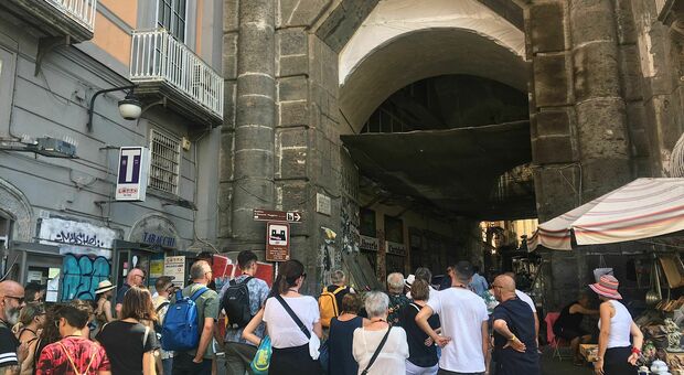 Boom di turisti a Napoli a Ferragosto: «Speriamo che la città non perda la sua autenticità»
