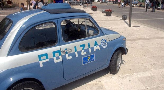 Una pattuglia della Polizia Stradale durante uno dei numerosi controlli che vengono effetuate sulle strade italiane