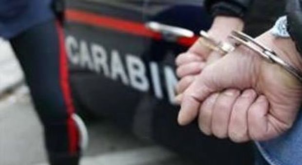 Cocaina in auto: papà tunisino assale i militari e si fa scudo col figlioletto