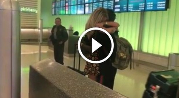 Fedez e Ferragni: l'abbraccio all'aeroporto di Los Angeles