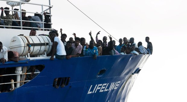 Migranti, giallo sullo sbarco della Lifeline. Malta: nessuna decisione sull'approdo