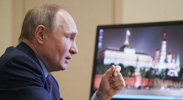 Relazione Ue-Russia, contenere Mosca e aiutare spinte democratiche