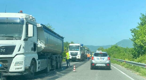 Lavori sulla Superstrada Sora-Cassino, traffico in tilt e polemiche: in atto il rifacimento dell’intero manto stradale