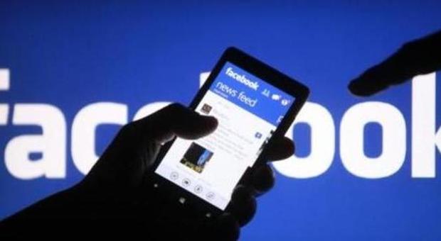 Facebook vieta la vendita di armi ​tra utenti privati sul social network