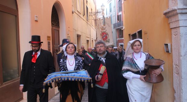 Frosinone, cerimonia per l'inizio del Carnevale con rito della radeca