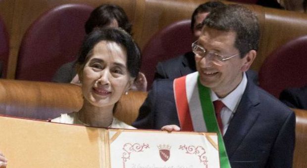 Aung San Suu Kyi con Marino (foto Mauro Scrobogna - LaPresse)