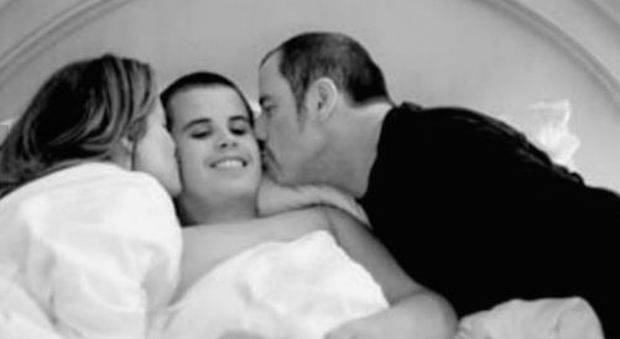 John Travolta e la moglie Kelly, gli auguri al figlio Jett morto 10 anni fa: «Buon compleanno, amore»