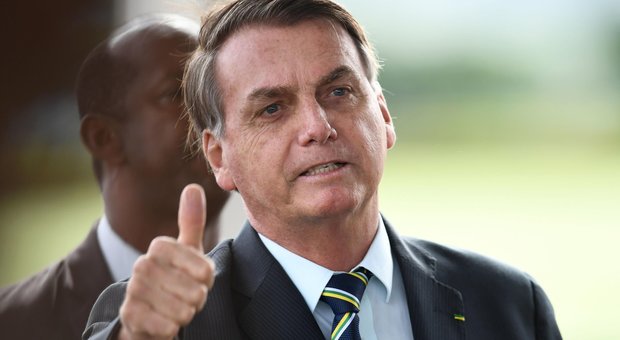 Covid-19, il Brasile supera la Cina ma Bolsonaro minimizza. Ministro Salute: «Situazione peggiora»
