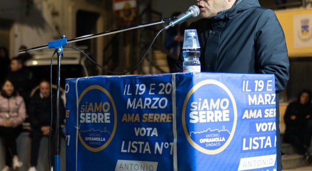 Il sindaco Opramolla durante una recente iniziativa elettorale