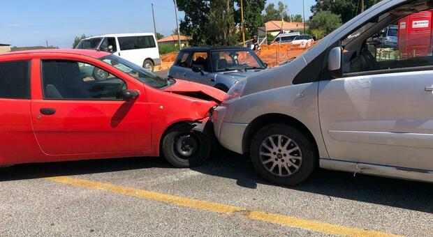 Incidente fra due auto e un furgoncino all'incrocio tra Strada Lunga e Strada Sabotino