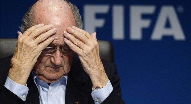Fifa, Blatter si dimette: "Vado via per il bene del calcio". Fbi e Stati Uniti stanno indagando su di lui
