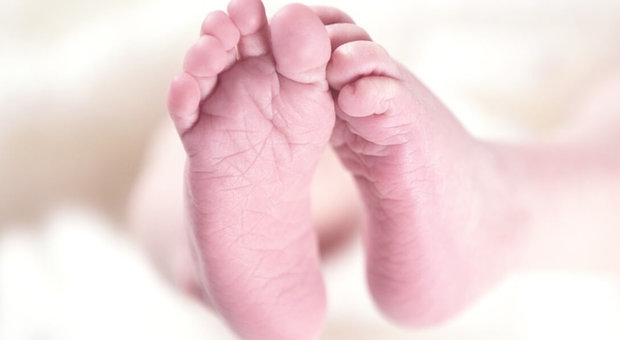 Lo strano caso dei geloni ai piedi nei bimbi. Pediatri: «Cento casi in 20 giorni, è anomalo»