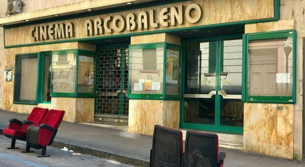 Cinema Arcobaleno, de Magistris: «La chiusura è una ferita per la città»