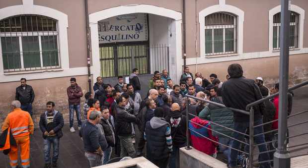 Il Mercato Esquilino chiuso per gravi carenze igieniche, i commercianti protestano