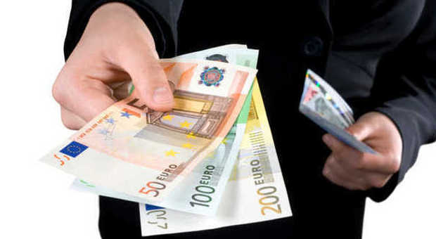 Un politico in famiglia fa guadagnare: «Vale 500 euro in più nello stipendio»