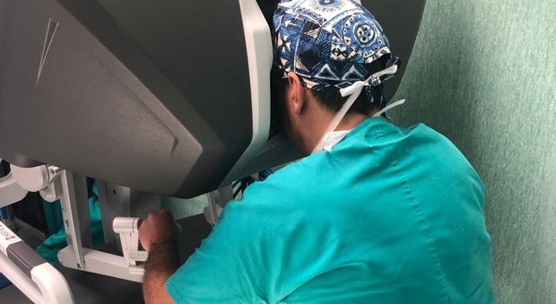 Primo intervento di chirurgia maxillo facciale robotica all'ospedale Cardarelli: asportato tumore alla lingua