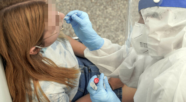 Virus, Umbria arancione da oggi per i vaccini tocca a familiari e badanti