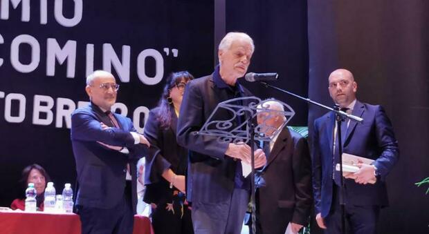 Premio "Val di Comino", Michele Placido incantato dal teatro di Alvito emoziona la platea