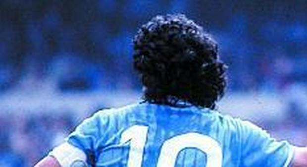 A Upnea domenica Maradona in dieci foto di Siano e dieci maglie di D'Orta