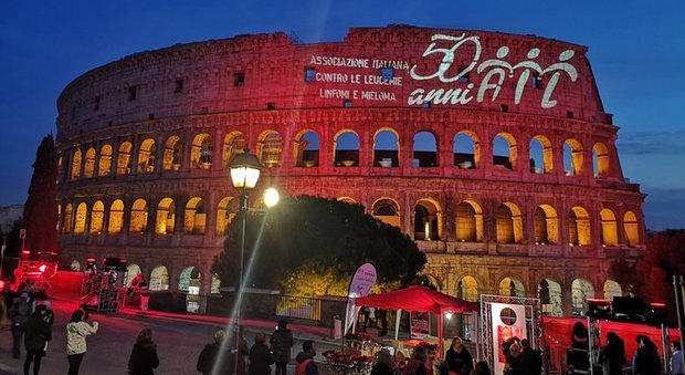Il Colosseo si tinge di rosso per AIL nel weekend delle Stelle di Natale per finanziare la ricerca