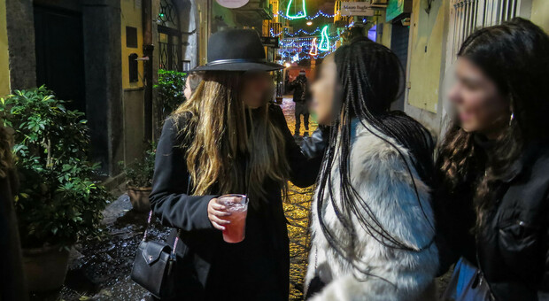 Napoli: drink ai minori, tre mamme fanno chiudere un «baretto»