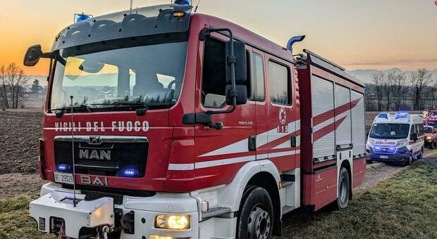 VIGILI DEL FUOCO L'intervento in via Principe a Musestre di Roncade si è protratto per quasi due ore