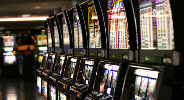 Slot machine, il governo accelera: via al taglio