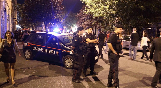 Roma, fugge dai carabinieri e si schianta contro un'auto: arrestato pusher senegalese al Pigneto