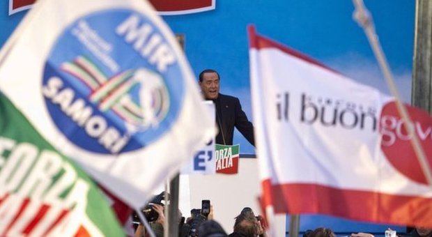 Berlusconi in lacrime: «Siam pronti alla morte. Combatterò anche da non parlamentare»