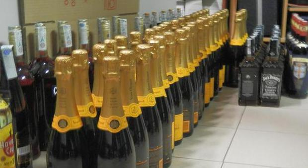 Banda delle bollicine: super furti di champagne per un pub in Albania