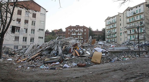 Terremoto a L'Aquila, la famiglia di una vittima: «Non ricostruite il palazzo della morte»