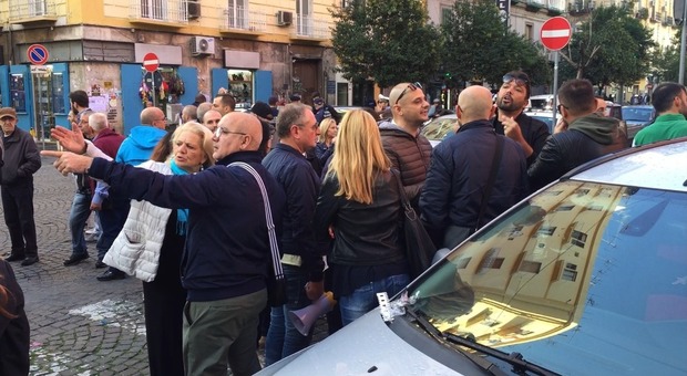 Napoli, in piazza i cittadini del Vasto: è rivolta contro il degrado
