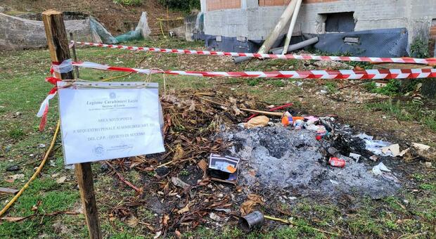 Incendia rifiuti plastici inquinanti, uomo denunciato dai carabinieri