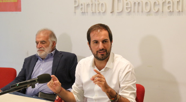 Pd, a Napoli repulisti anti-ribelli, la scure di Sarracino: «Via chi rema contro»