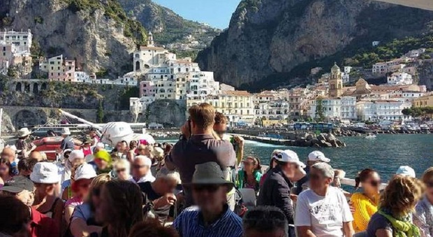 Turisti in Costiera amalfitana