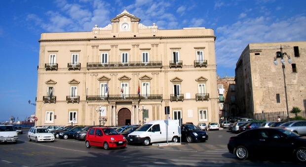 Il ministro Calenda a Palazzo di città per incontrare il sindaco Melucci: possibile il ritiro del ricorso al Tar