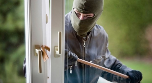 Matelica, terzo furto in casa in pochi giorni: i ladri fuggono con mille euro