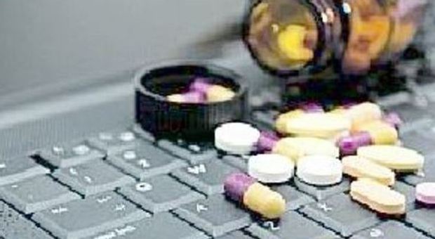 L’aspirina a domicilio con un clic: da oggi via libera all’acquisto on line dei farmaci