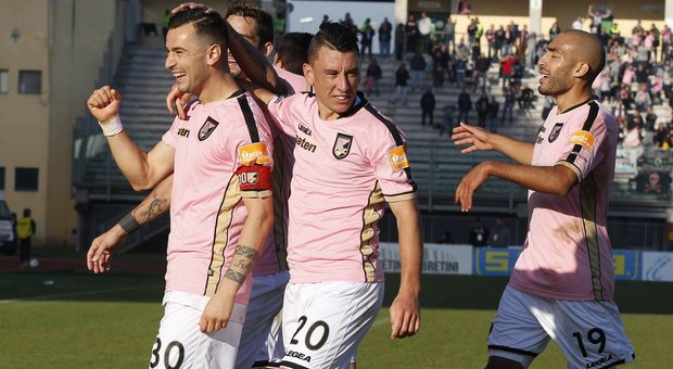 Il Palermo affossa il Padova, il Venezia di Zenga la spunta nel finale