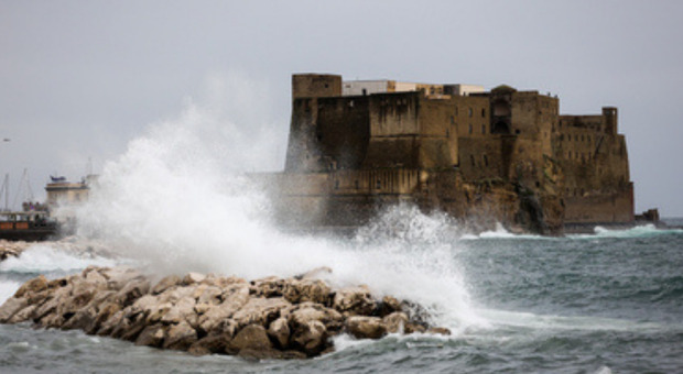 Maltempo in Campania, allerta meteo in vigore domani per venti forti: previsto mare agitato