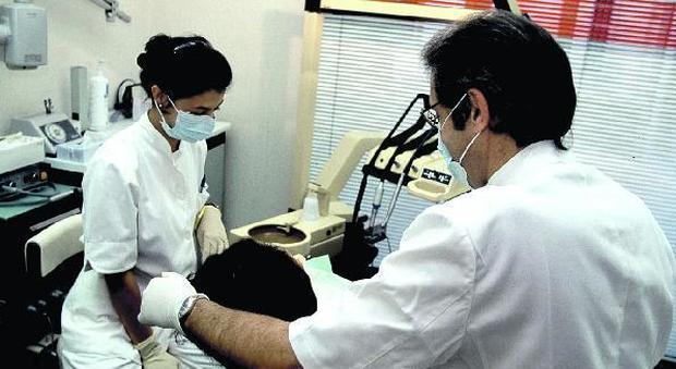 Ospedale, dentista gratis per famiglie in difficoltà: "in coda" 15mila persone