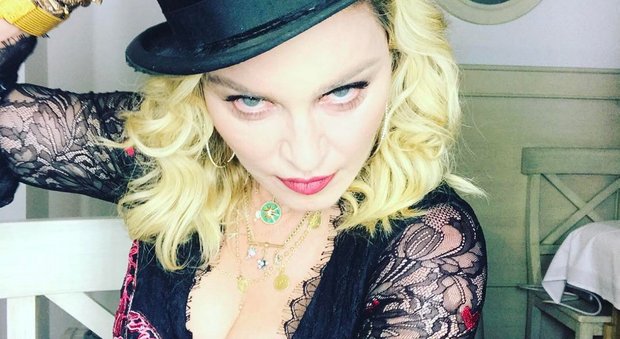 Madonna festeggia i 59 anni in Puglia: balla la pizzica nella masseria