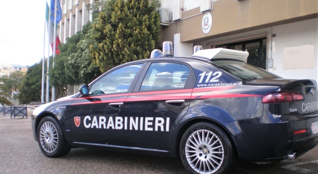 Evade a Salerno con due auto rubate e aggredisce i carabinieri: catturato