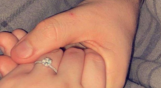 Dipendente di Amazon disperata «Aiutatemi a trovare il mio anello di fidanzamento»