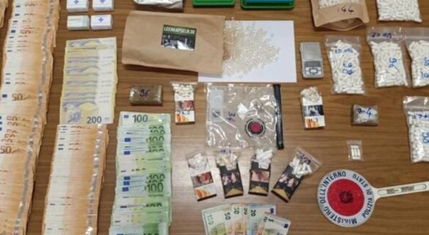Tassista pusher arrestato a Milano: in macchina vendeva cocaina in capsule