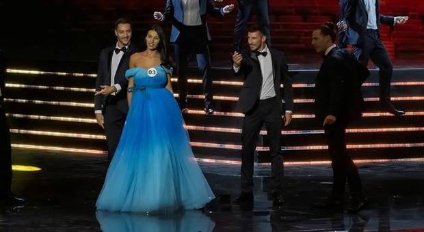 Twinset, reginette per un giorno noleggiando gli abiti Pleasedontbuy delle finaliste di Miss Italia