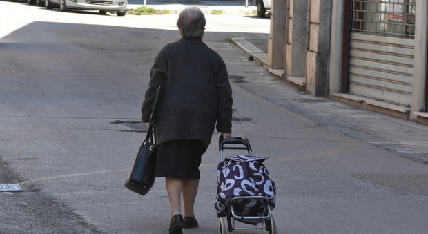 A Bergamo torna la spesa a domicilio per gli anziani. Il sindaco Gori: «Non uscite»