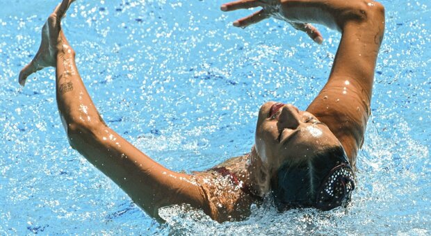 Anita Alvarez, paura ai Mondiali di nuoto: sviene durante la gara e finisce sul fondo della piscina. Salvata dall'allenatrice