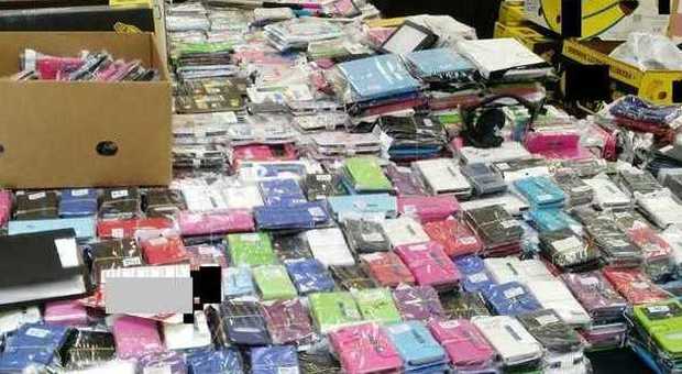 Sequestrati novemila accessori per telefonini contraffatti a Tolentino